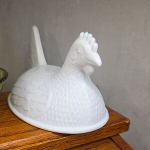 ISO***MILK GLASS HON BASE